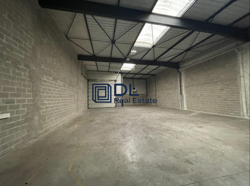 Entrepôt - 4 415 m²