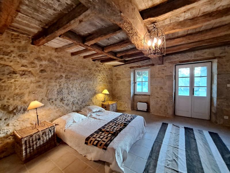 Maison - 245 m² - 9 pièces