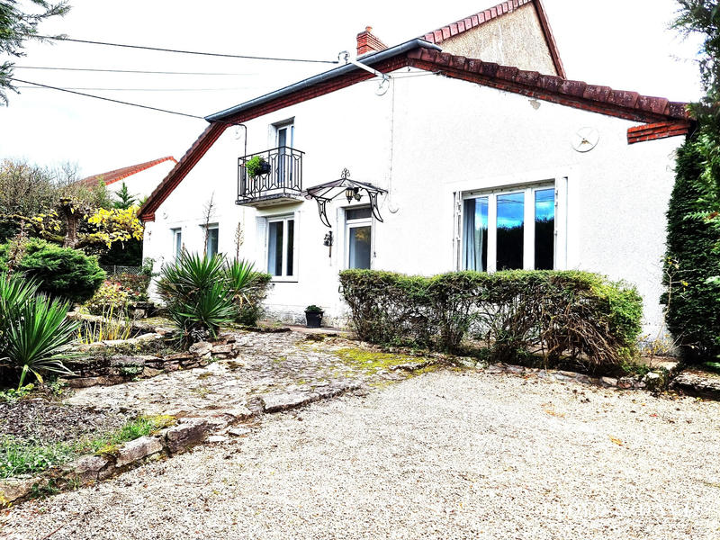 Maison - 210 m² - 7 pièces