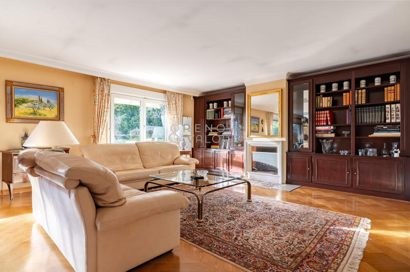 Appartement - 240 m² - 7 pièces