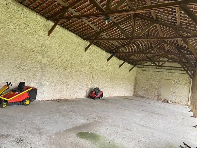 Grange - 374 m² - 1 pièce