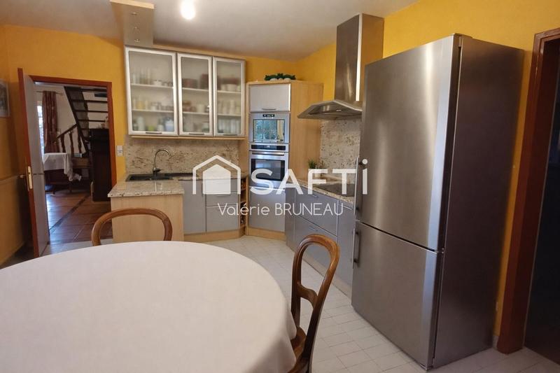 Maison - 255 m² - 9 pièces