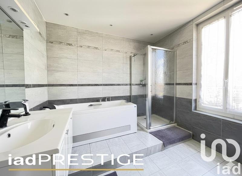 Maison - 300 m² - 12 pièces