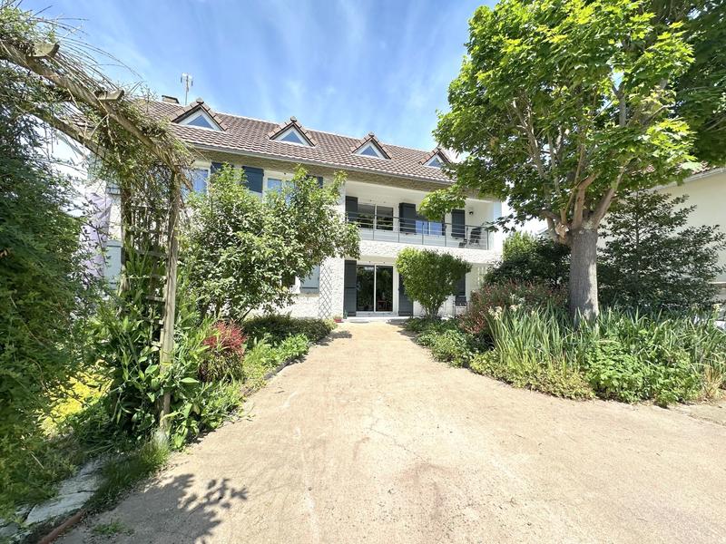 Maison - 199 m² - 10 pièces