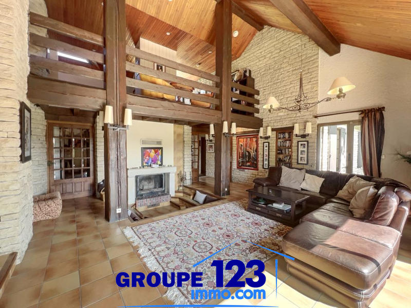 Maison - 373 m² - 8 pièces
