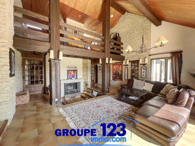 Maison - 373 m² - 8 pièces