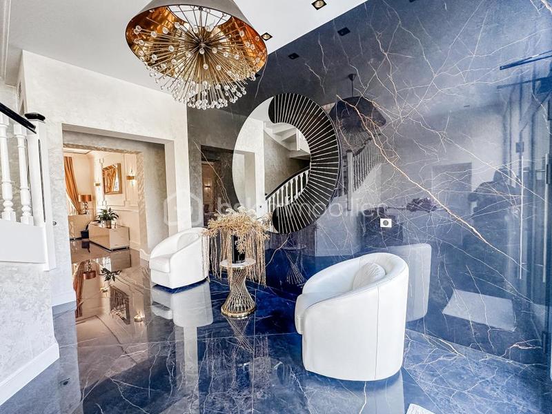 Demeure - 496 m² - 14 pièces