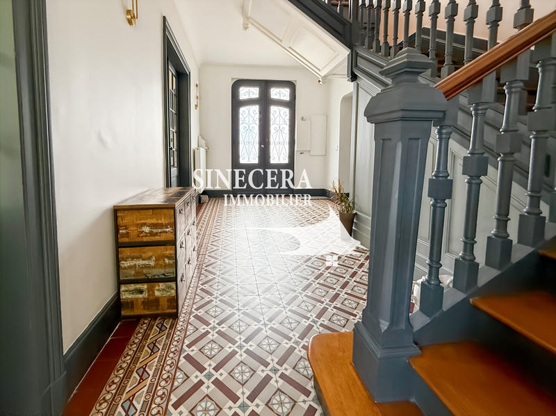 Propriété - 360 m² - 14 pièces