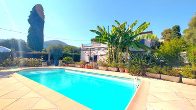 Villa - 210 m² - 8 pièces