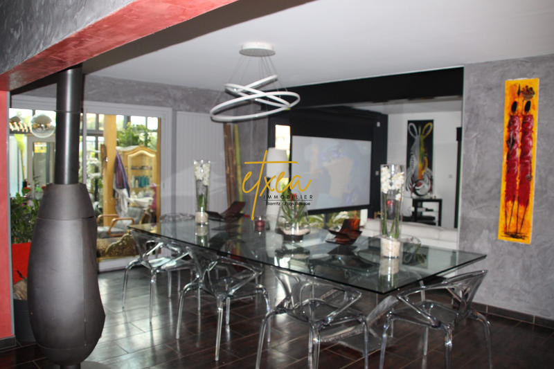 Villa - 264 m² - 10 pièces