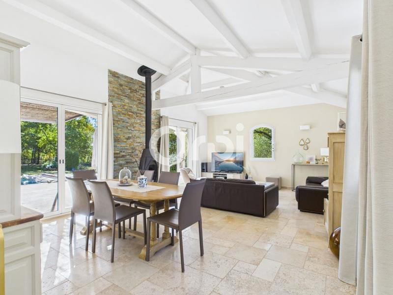 Villa - 200 m² - 6 pièces