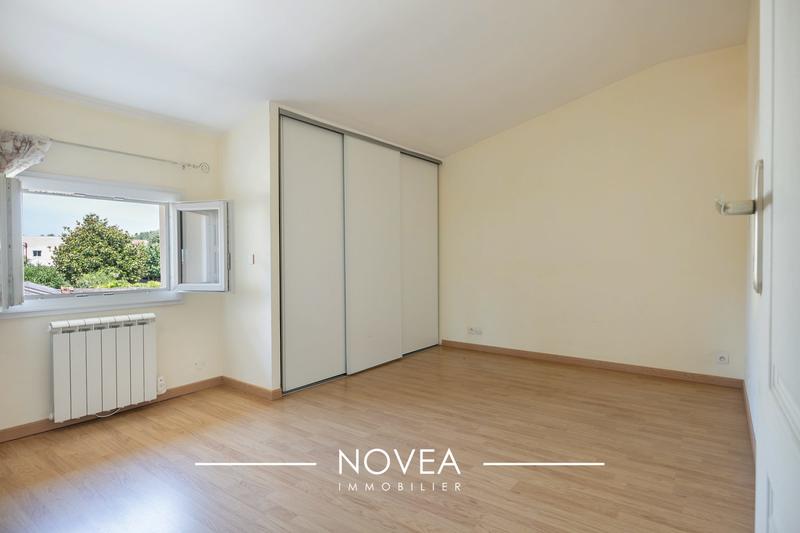 Maison traditionnelle - 259 m² - 8 pièces