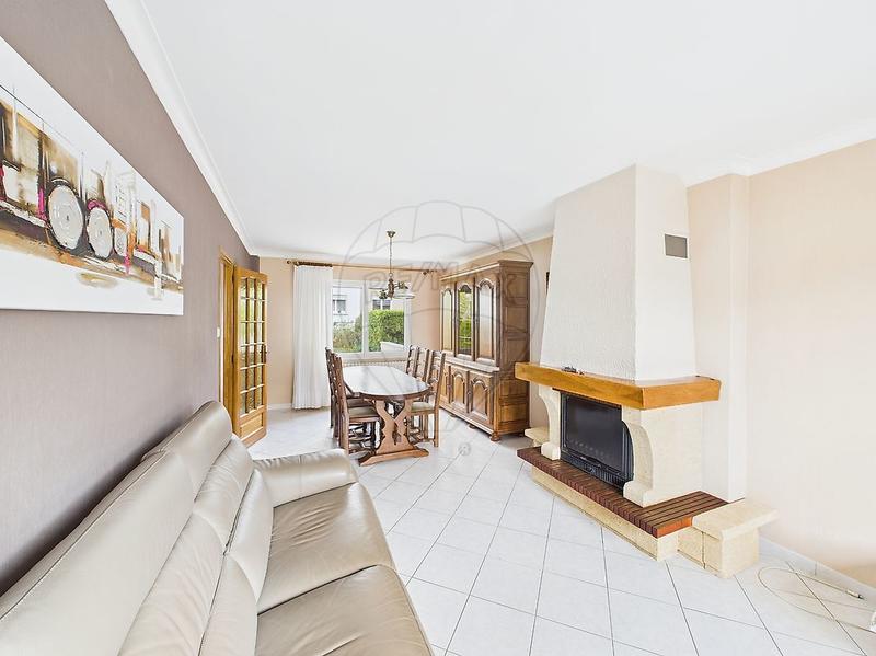 Maison - 90 m² - 5 pièces