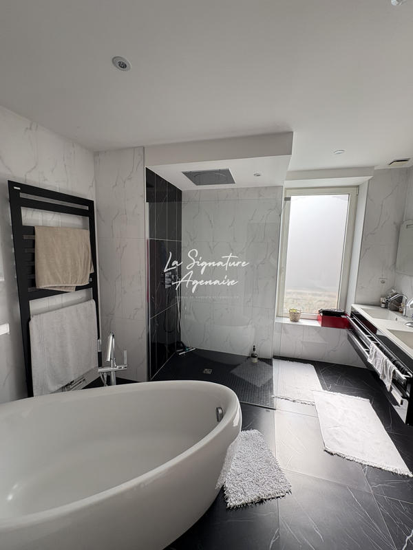 Maison - 215 m² - 6 pièces