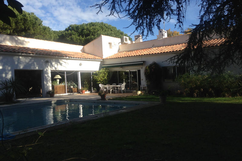 Maison - 230 m² - 9 pièces