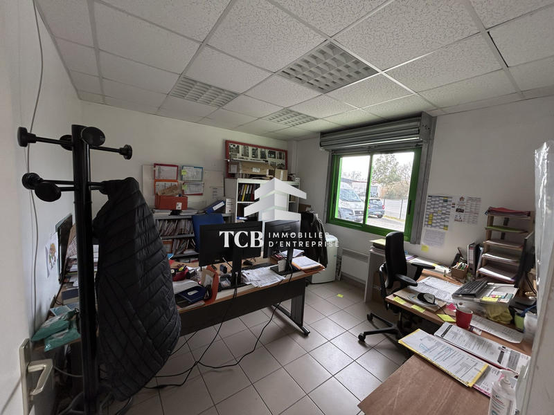 Local d'activités - 322 m²