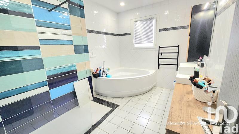 Maison - 200 m² - 6 pièces