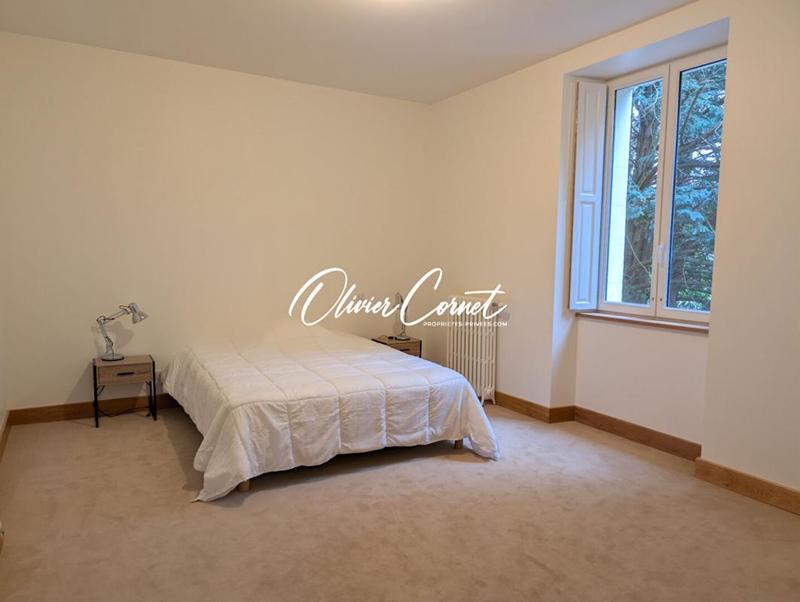 Propriété - 286 m² - 9 pièces