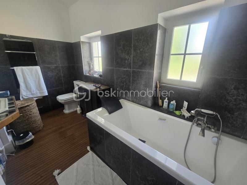 Propriété - 200 m² - 5 pièces