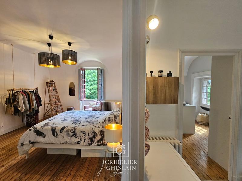 Demeure - 190 m² - 6 pièces