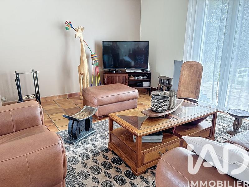 Maison - 241 m² - 9 pièces