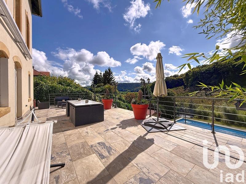 Maison - 239 m² - 6 pièces