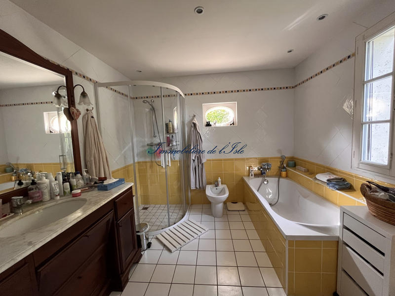 Maison - 183 m² - 9 pièces