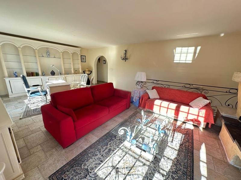 Maison - 300 m² - 8 pièces