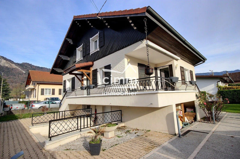 Maison - 169 m² - 9 pièces