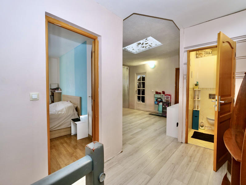 Maison - 184 m² - 9 pièces