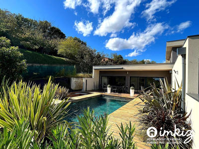 Maison - 222 m² - 7 pièces