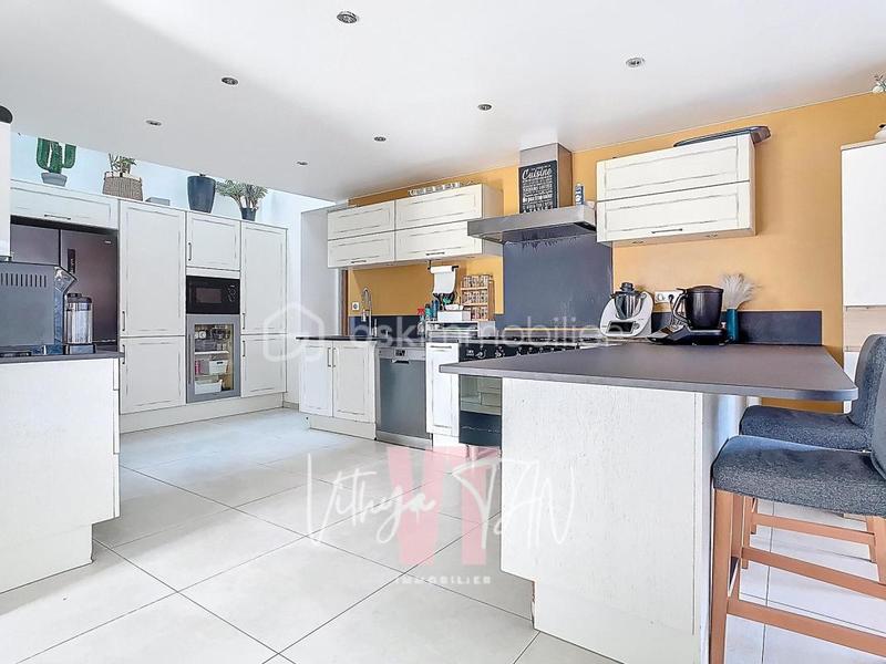 Demeure - 284 m² - 12 pièces