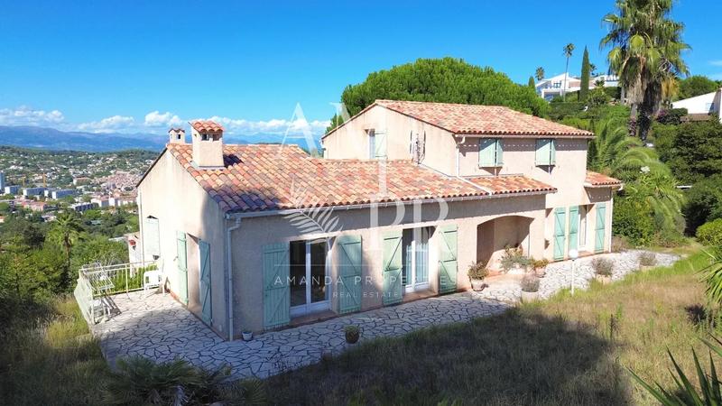 Villa - 216 m² - 7 pièces