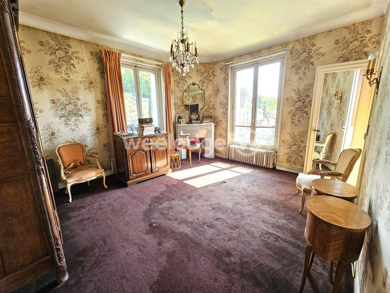 Maison - 250 m² - 10 pièces