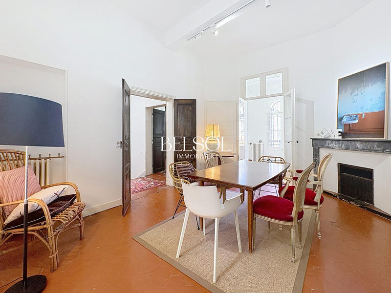 Maison - 300 m² - 8 pièces