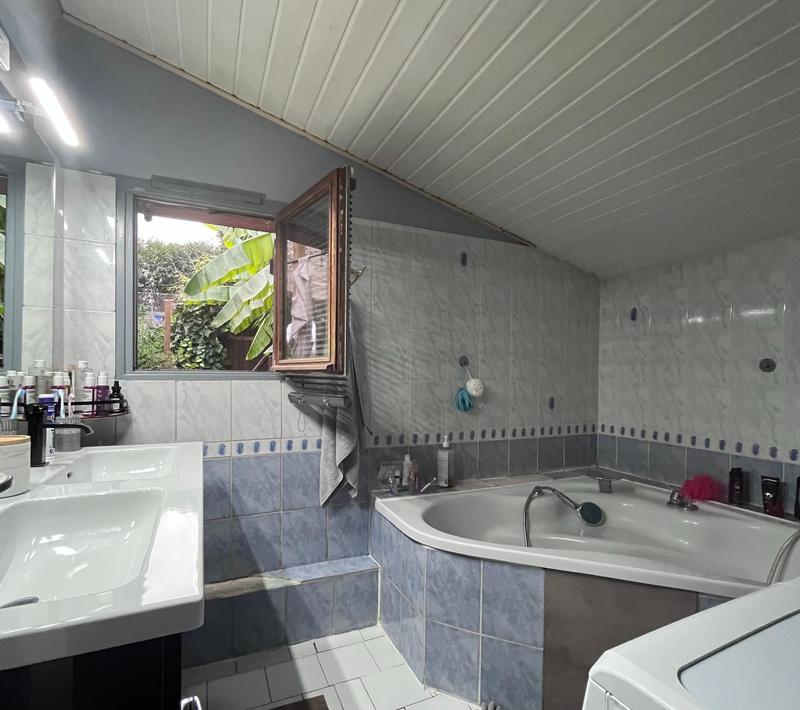 Maison - 95 m² - 5 pièces