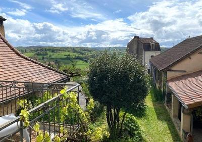 Maison traditionnelle - 300 m² - 8 pièces