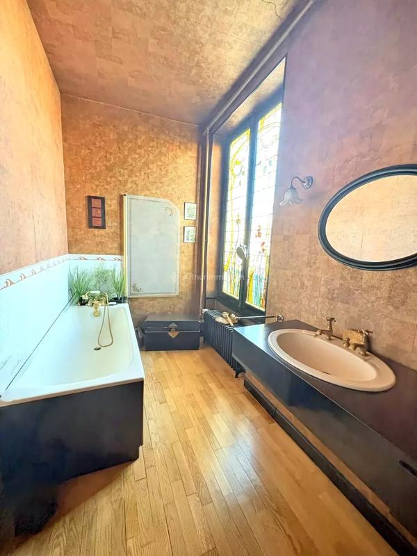 Maison - 214 m² - 8 pièces