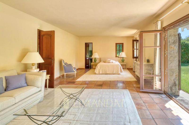 Villa - 460 m² - 9 pièces