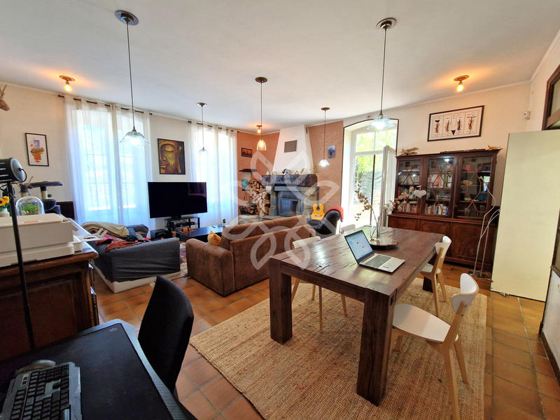 Maison - 285 m² - 6 pièces