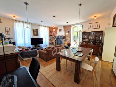 Maison - 285 m² - 6 pièces