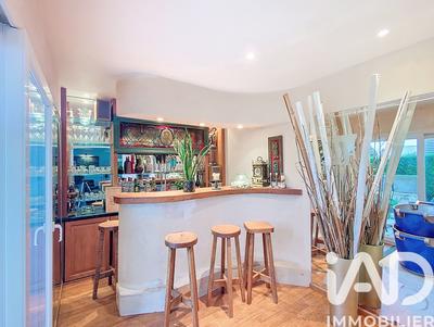 Maison - 217 m² - 9 pièces