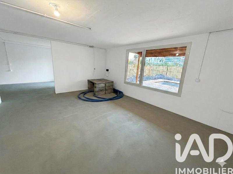 Maison - 240 m² - 5 pièces