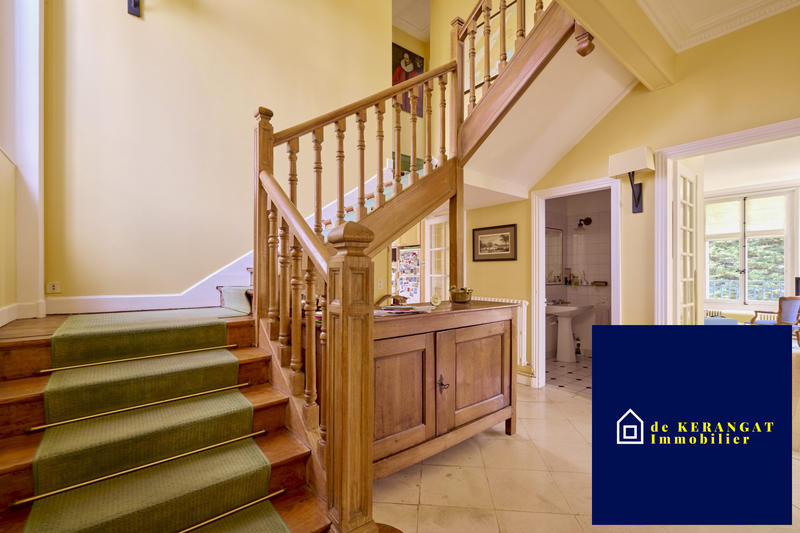 Maison - 262 m² - 9 pièces