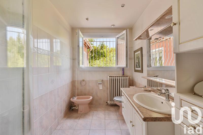 Maison - 220 m² - 4 pièces