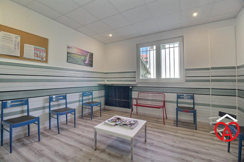 Local d'activités - 89 m² - 5 pièces