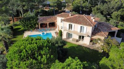 Villa - 210 m² - 6 pièces