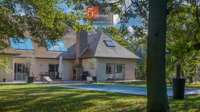 Maison - 400 m² - 8 pièces