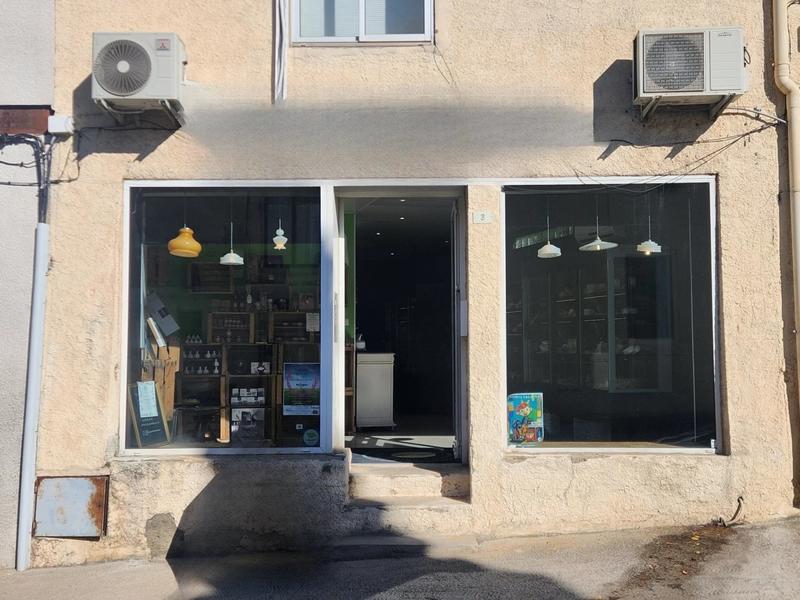 Magasins - 85 m² - 5 pièces