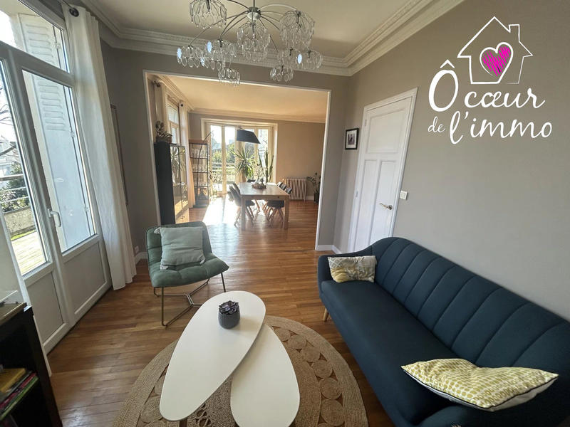 Maison - 251 m² - 9 pièces